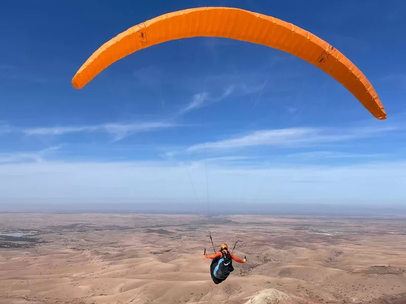 Parapente au-dessus de Marrakech
